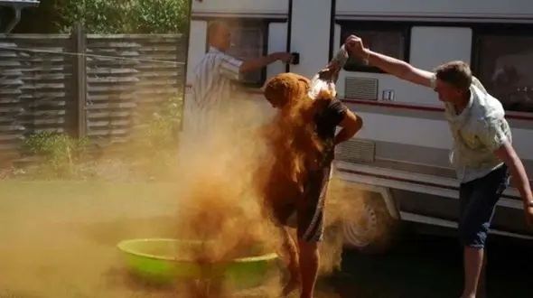 یک سنت عجیب و خطرناک در دانمارک / فیلم