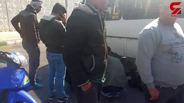 تصادف شدید در مسیر درکه / موتور به وسط مینی بوس زد + فیلم و عکس