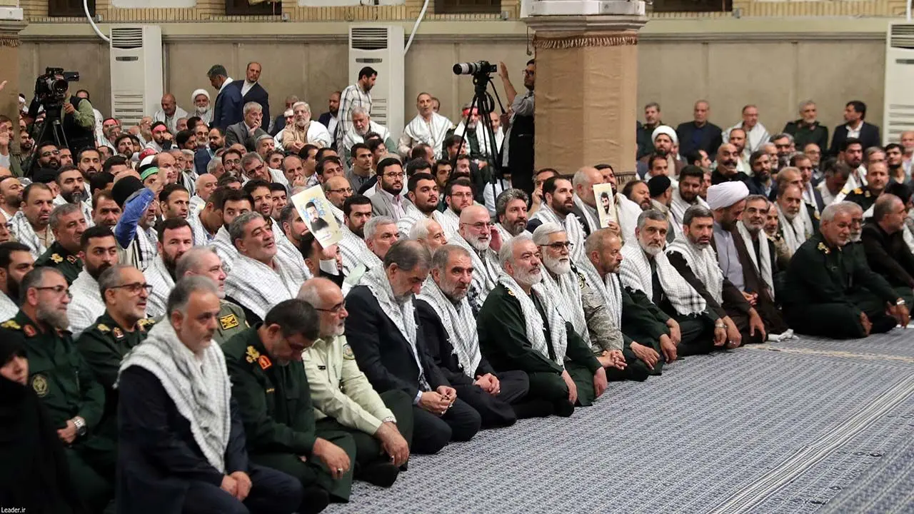 دیدار پیشکسوتان و فعالان دفاع مقدس و مقاومت با رهبر انقلاب