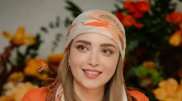 فیلم آوازخوانی شکوهمند بهنوش طباطبایی با آهنگ گوگوش/  در تمام طول راه با منه عاشق ترین هم صدا بودی عزیز