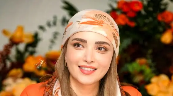 فیلم آوازخوانی شکوهمند بهنوش طباطبایی با آهنگ گوگوش/  در تمام طول راه با منه عاشق ترین هم صدا بودی عزیز