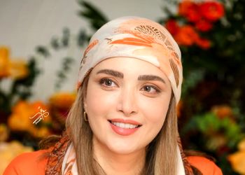 فیلم آوازخوانی شکوهمند بهنوش طباطبایی با آهنگ گوگوش/  در تمام طول راه با منه عاشق ترین هم صدا بودی عزیز