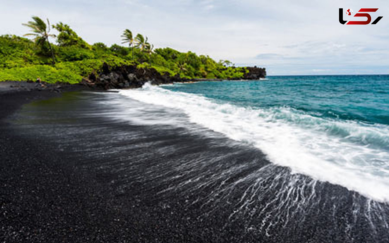 ساحلی زیبا با شن های سیاه رنگ +تصاویر