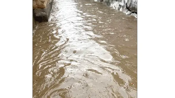 فیلم تلخ از لحظه غرق شدن جوانی در سیل زاهدان / آب او را در مقابل چشم همه برد 