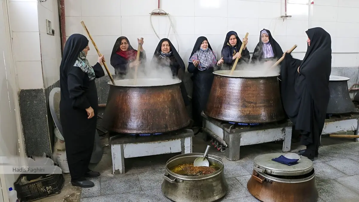 آیین سنتی پخت آش باران در برزک؛ نذر باران برای سرسبزی باغ‌ ها