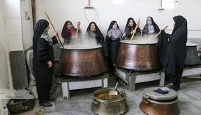 آیین سنتی پخت آش باران در برزک؛ نذر باران برای سرسبزی باغ‌ ها + فیلم