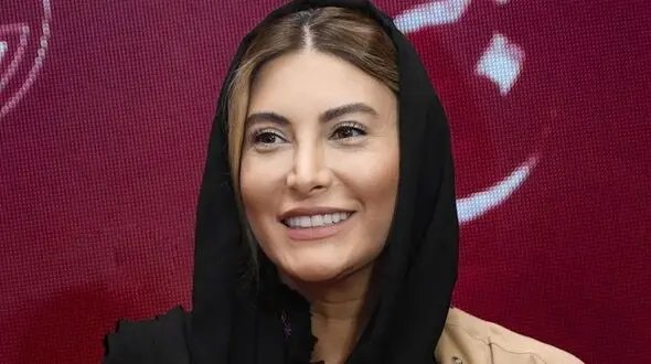 پز نیست سبک زندگیشه/ فریبا نادری با کت طلاکوب هندی، باز هم ثروتش را به رخ کشید!