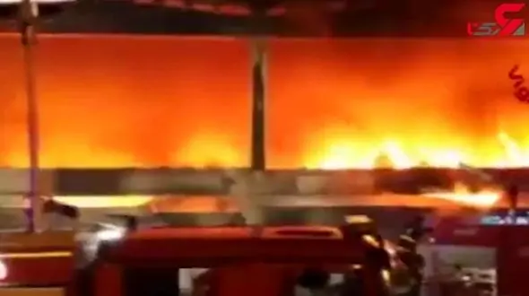 آتش سوزی مهیب در محل انباشت زباله در میلان + فیلم