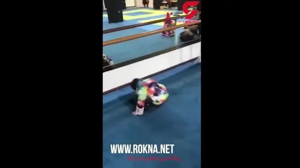 اقدام بانمک پسر 2 ساله به خاطر دیر رسیدن به کلاس یوگا+فیلم