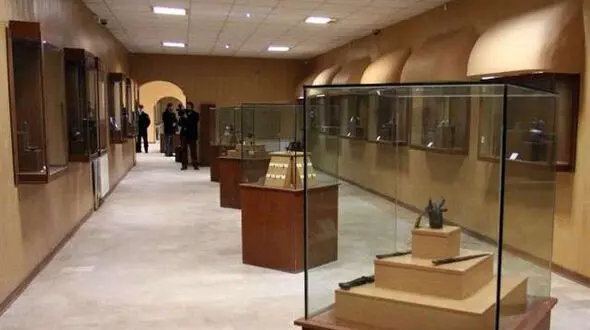 گفتگو با نگهبان دزد گنج های موزه همدان / حقوقم را ندادند دزدی کردم !