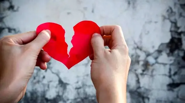 دختر اغواگر 3 پسر پولدار را همزمان عاشق خودش کرد و گریخت