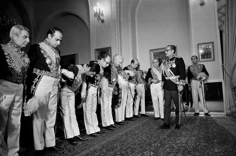 ملاقات کابینه هویدا با محمدرضا پهلوی