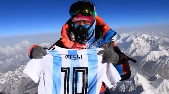 نام مسی در قله اورست+ عکس 