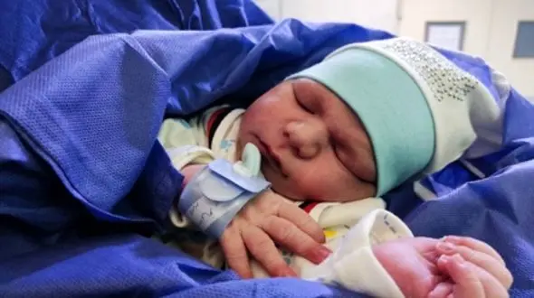 اصول خودمراقبتی مادران پس از زایمان؛ چگونه استراحت، تغذیه و سلامت خود را تضمین کنیم؟