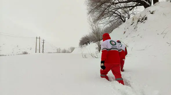 ۵ مرزنشین اشنویه ۵ روز در محاصره برف و کولاک /  تلاش‌ها برای نجات ادامه دارد