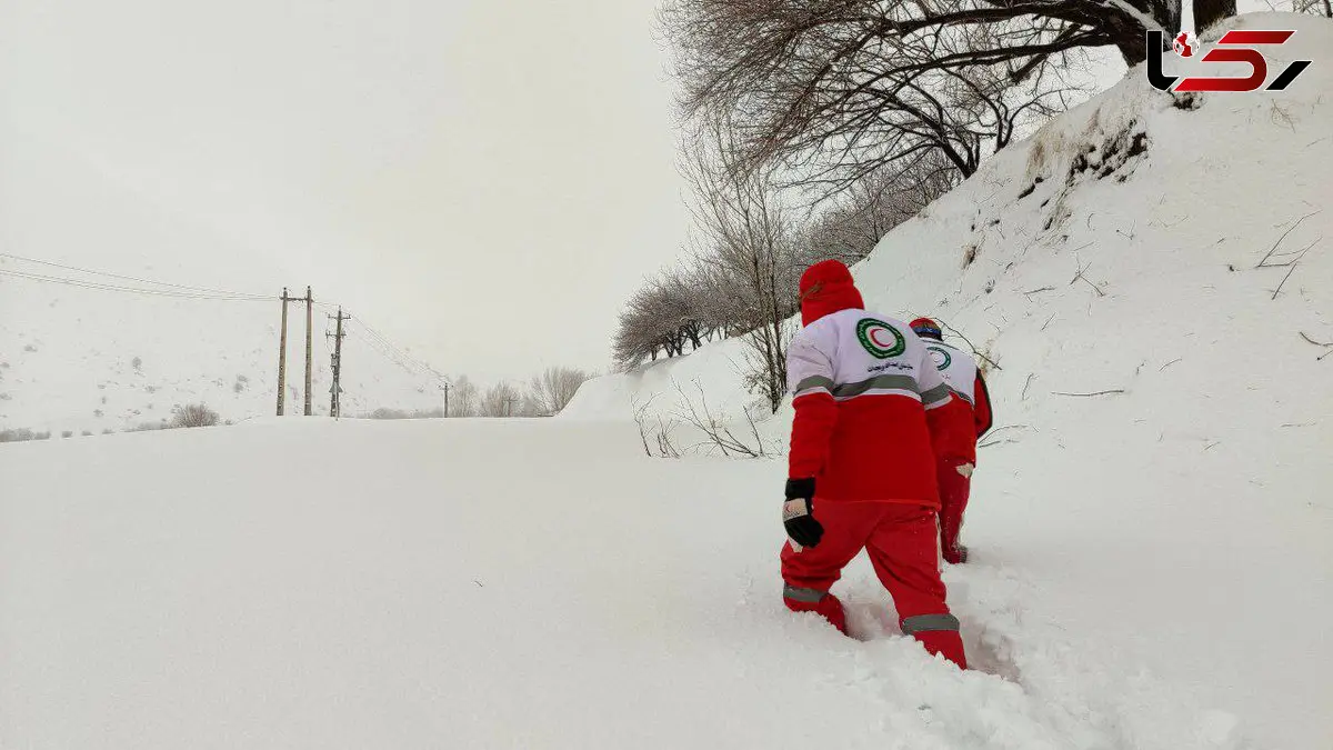۵ مرزنشین اشنویه ۵ روز در محاصره برف و کولاک /  تلاش‌ها برای نجات ادامه دارد