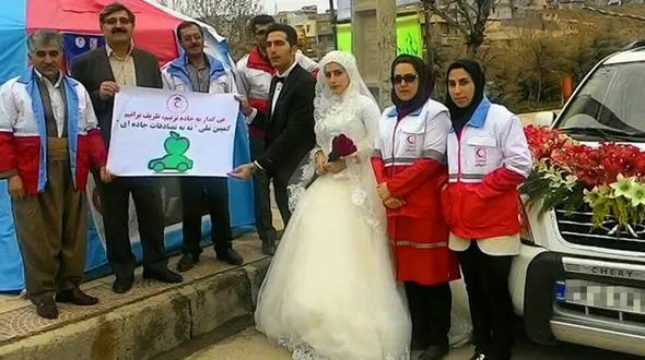 ابتکار جالب 2 نجاتگر کردستانی در لباس عروس و داماد