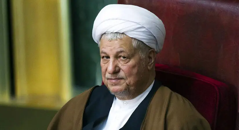 عکس سفر در زمان /  مترو سواری مرحوم هاشمی رفسنجانی و اعضای مجلس خبرگان رهبری در تهران