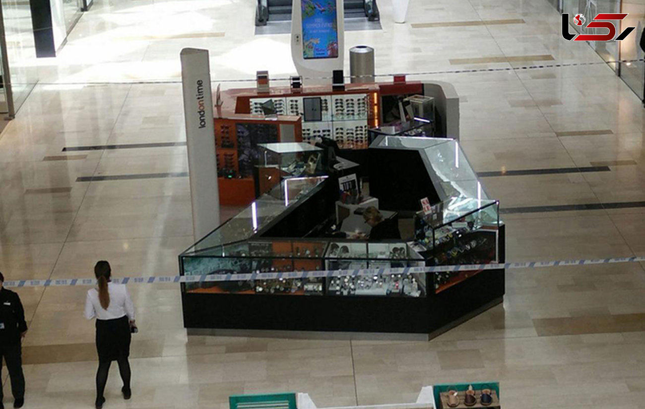حمله مردان خشن به مرد جوانی دریک مرکز خرید بزرگ+عکس