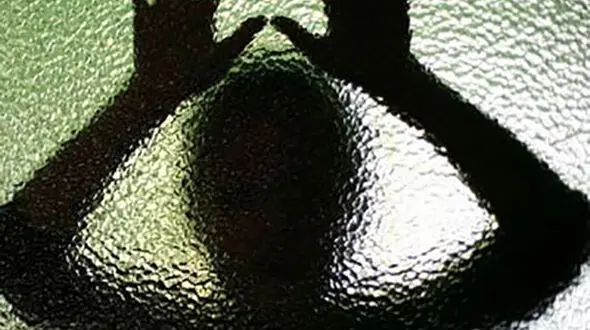 دختر دانشجو خودش را در مقابل دوربین پسر هم دانشگاهی اش رها کرد / بی آبرو شدم