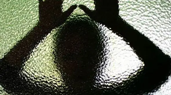 دختر دانشجو خودش را در مقابل دوربین پسر هم دانشگاهی اش رها کرد / بی آبرو شدم