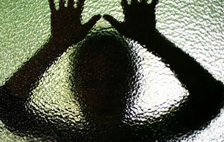 دختر دانشجو خودش را در مقابل دوربین پسر هم دانشگاهی اش رها کرد / بی آبرو شدم