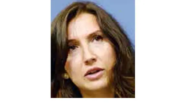 خانم وزیر به خاطر مستی استعفا کرد / 6 ماه حبس در انتظار این زن سیاستمدار است+عکس