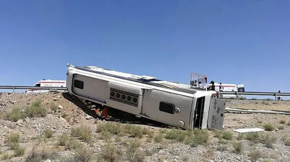 واژگونی اتوبوس در اتوبان زنجان -تبریز یک کشته و  ۳۱ زخمی بر جا گذاشت