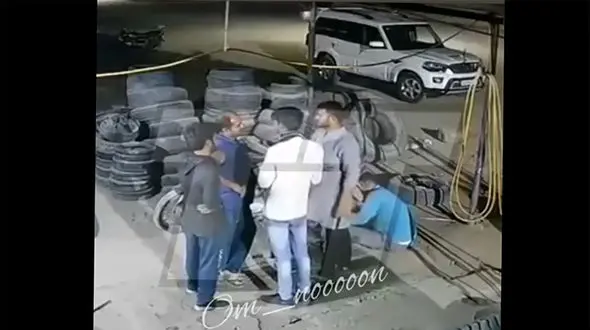 ببینید / ویدیویی دلخراش از لحظه سقوط دسته جمعی چند جوان در چاه!