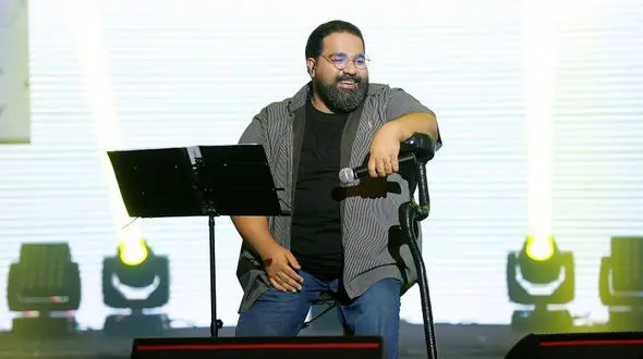 لایو عجیب رضا صادقی با کامران و هومن خوانندهای لس آنجلسی + فیلم