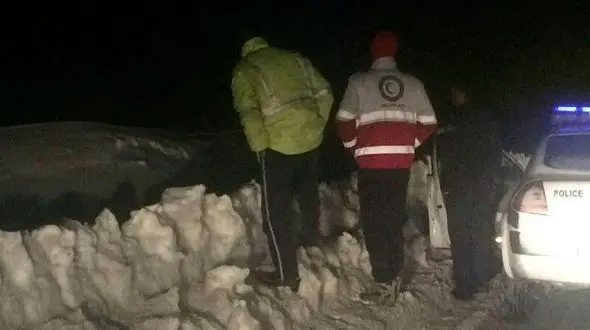 نجات 7 مسافر کرجی گرفتار در برف +عکس 