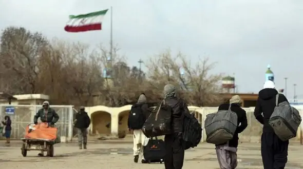 برخی به دنبال جایگزینی «اتباع» به جای «نخبگان و جوانان» کشور هستند