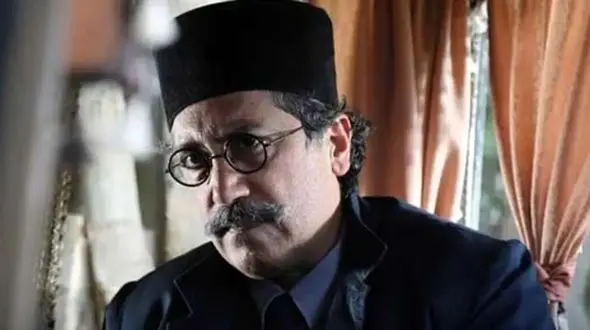 پدر خوش تیپ صفی الدوله سریال گیلدخت، رامتین خداپناهی در کنار بنز خوش رنگش‎/ خانه پدریشون چقدر باصفاست!