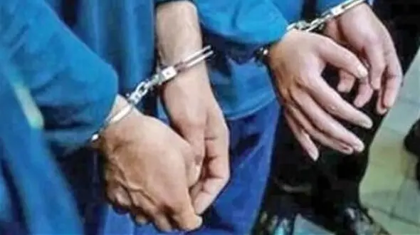 انهدام باند دزدان محموله های میلیونی گوشی موبایل در تهران / رییس باند در مرخصی از زندان بود + فیلم و عکس