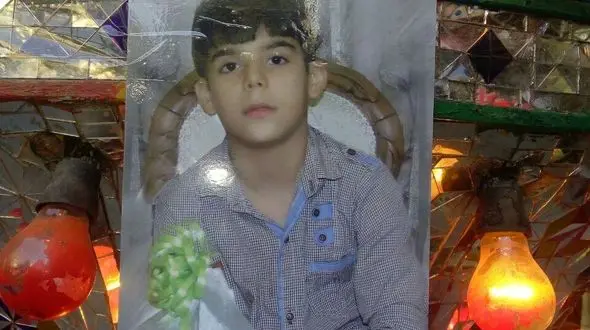 ناله های مادر ابوالفضل 11 ساله در دادسرا / جوان شیطان صفت به پزشکی قانونی رفت +عکس