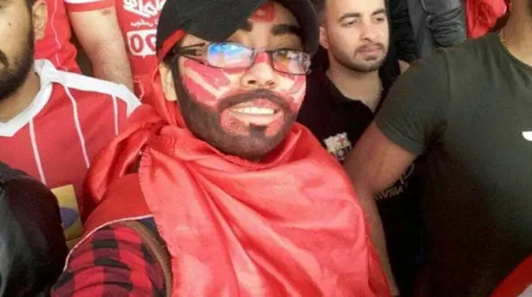 دختری که با لباس و چهره‌ مردانه بازی پرسپولیس و فولاد را از نزدیک دید!+عکس