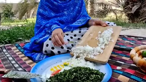 پخت غذای جنوبی با کوسه ماهی به روایت 2 بانوی روستایی + فیلم