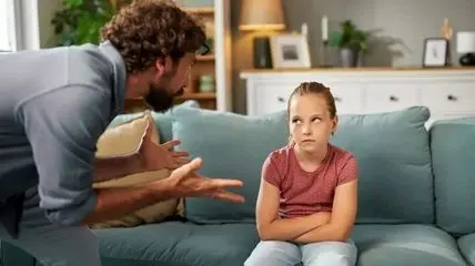 کدام 5 اشتباه والدین منشا رفتارهای نادرست کودکان است؟