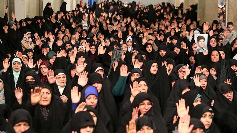 رهبر معظم انقلاب اسلامی حضرت آیت الله خامنه ای امروز( دوشنبه ) 17 اردیبهشت 1403 در دیدار مسئولان و کارگزاران حج و جمعی از زائران بیت الله الحرام