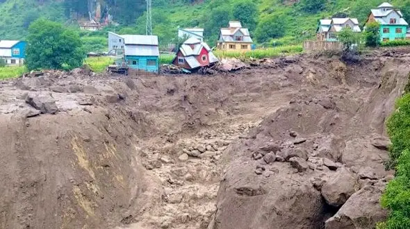 جان‌باختن ۴۶ نفر در حادثه انفجار ابر در کشمیر هند