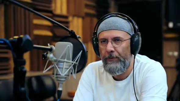 فیلم آواز باشکوه و غمگین بندری توسط محمد بحرانی، صداپیشه جنابخان؛ تقدیم به مردم داغدیده بندرعباس / چه خوبه بعدِ مرگُم، هله والّا بگوین، نهنگی مُرده واویلا، هله دریا شورَن