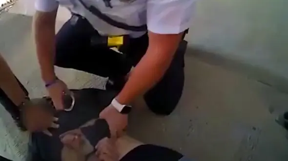 عملیات دلهره آور نجات مردی که قصد خودکشی داشت + فیلم