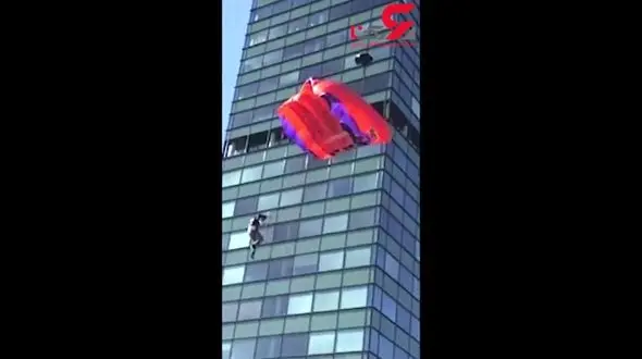 فیلم لحظه پرش از بلندترین برج نروژ + فیلم