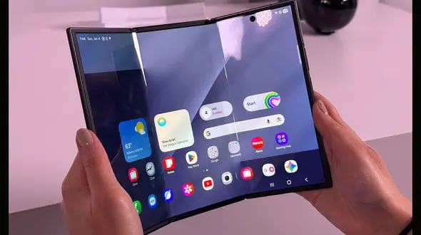 تجربه گوشی جدید سامسونگ با حال‌ و هوای علمی‌–تخیلی