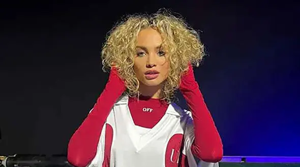 رسوایی زیباترین زن خائن دنیا ! / خیانت بخاطر زشت ترین مرد جهان ! + عکس