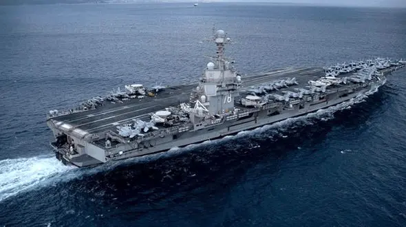 ناو جرالد فورد 30 ساعت در آتش می‌سوخت