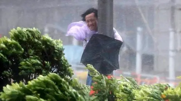 توفان سهمگین هنگ کنگ +تصاویر باورنکردنی