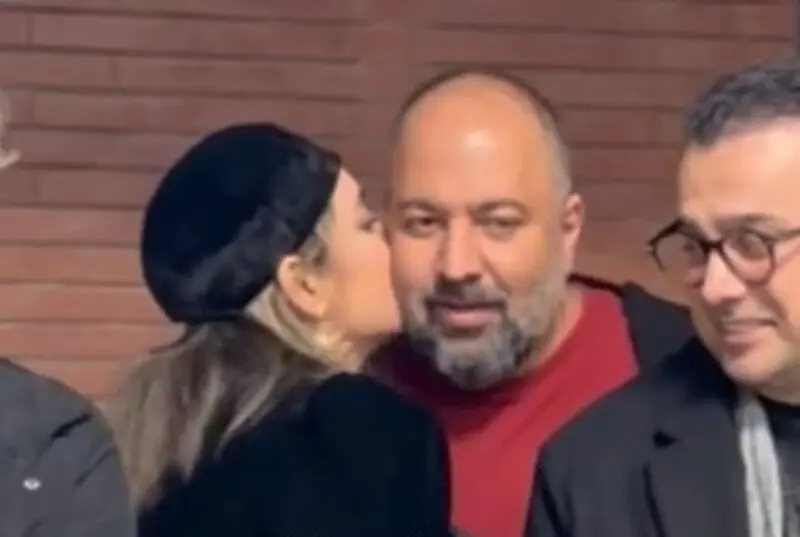 نرگس محمدی با کلاه پیل‌باکس