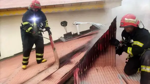 نجات 5 شهروند از آتش و دود در آپارتمانشان / در رشت رخ داد!