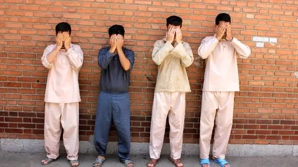 4 زن نقابدار مرد از آب درآمدند! / در تهران فاش شد + عکس